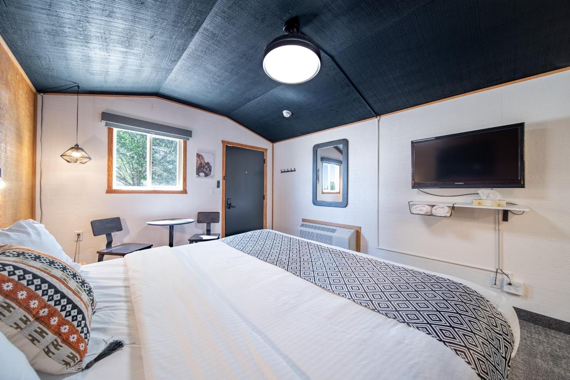 Hansen Inn & Cabins Wall Extérieur photo
