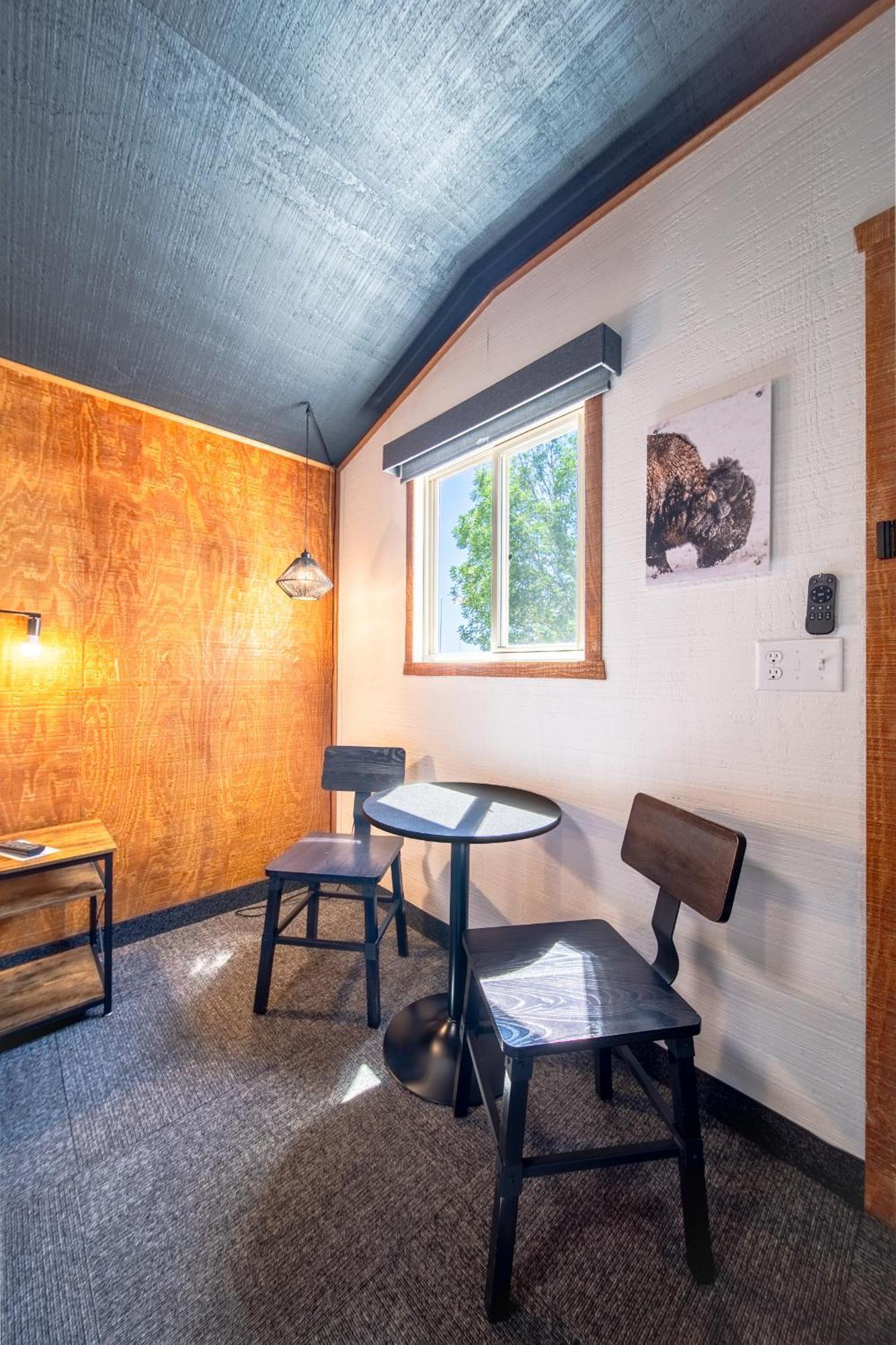 Hansen Inn & Cabins Wall Extérieur photo